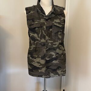 Camouflage Sleeveless Utility Vest